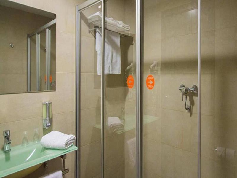 B&B Hotel Barcelona ルビー エクステリア 写真
