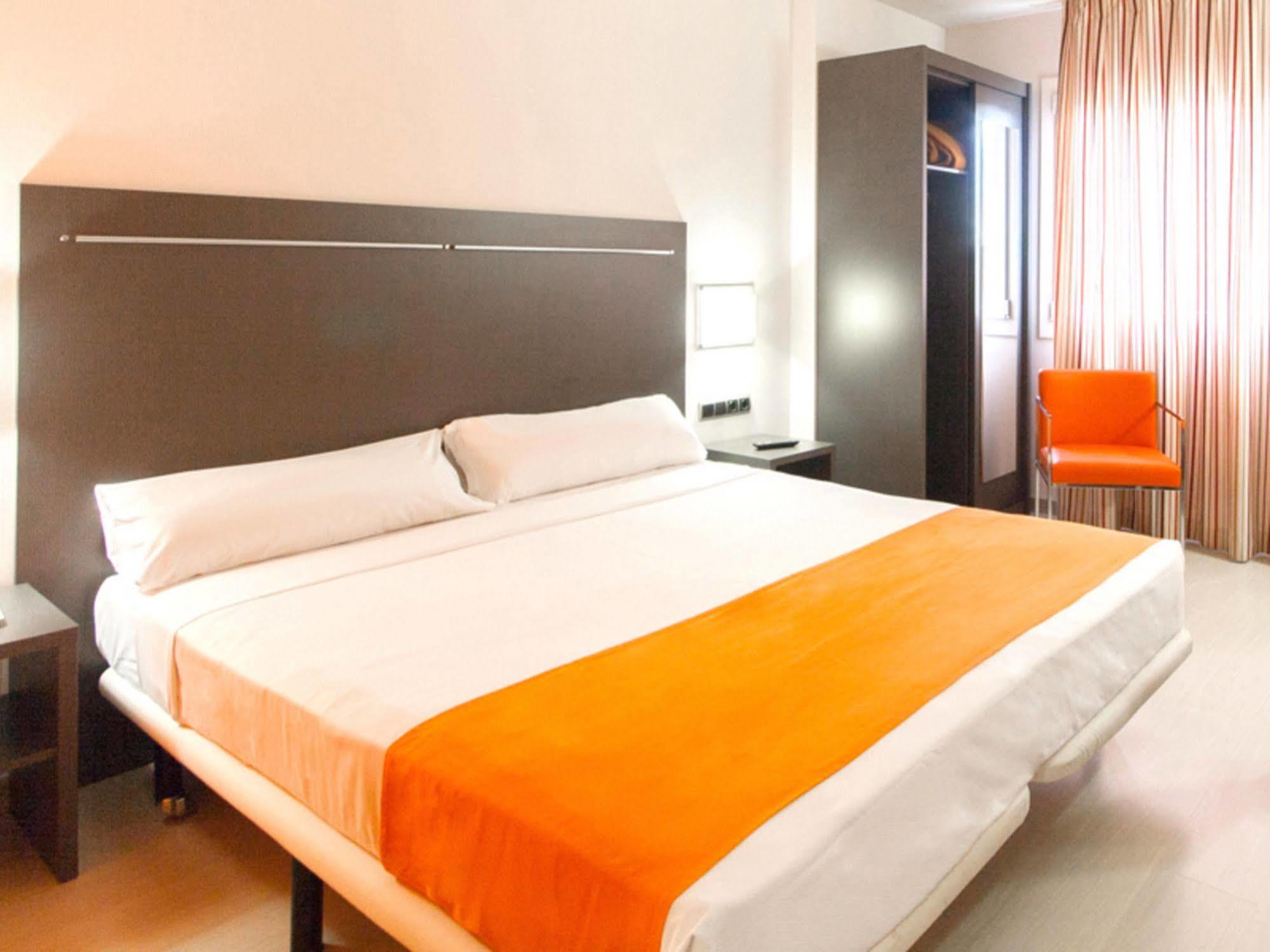 B&B Hotel Barcelona ルビー エクステリア 写真