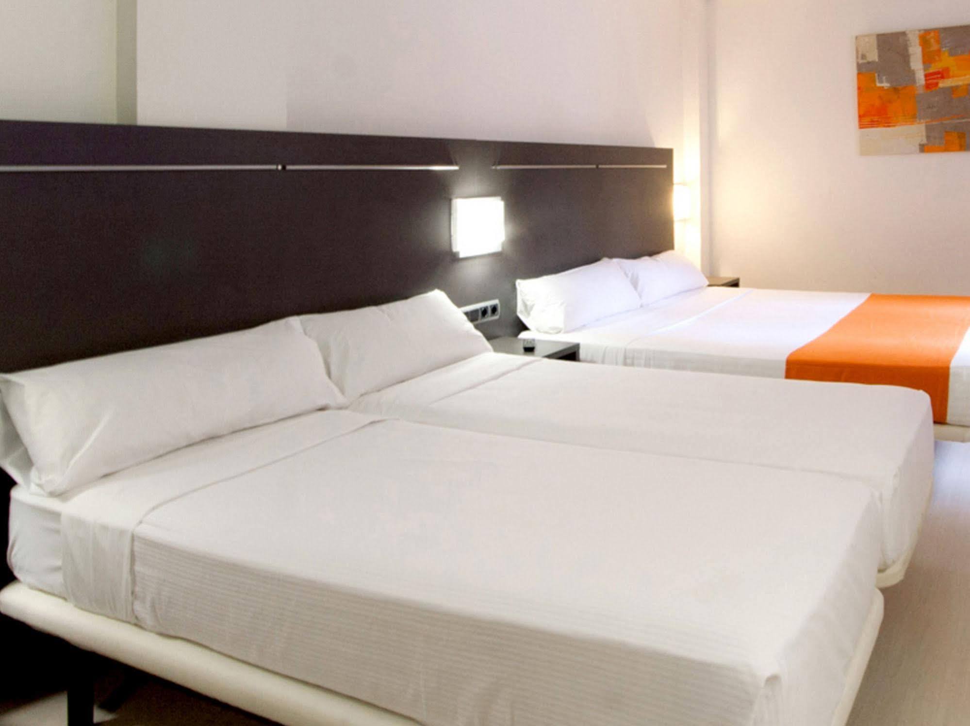 B&B Hotel Barcelona ルビー エクステリア 写真